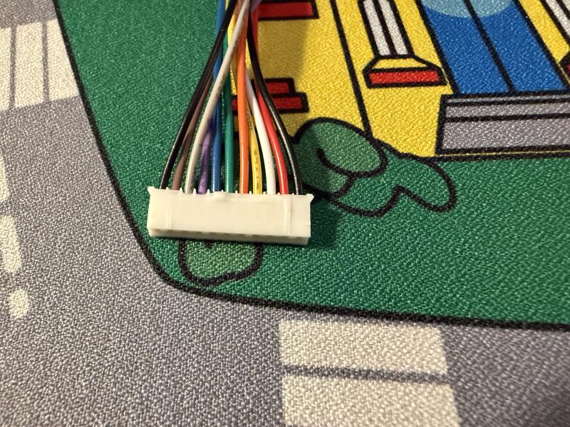 Trimmed connector housing